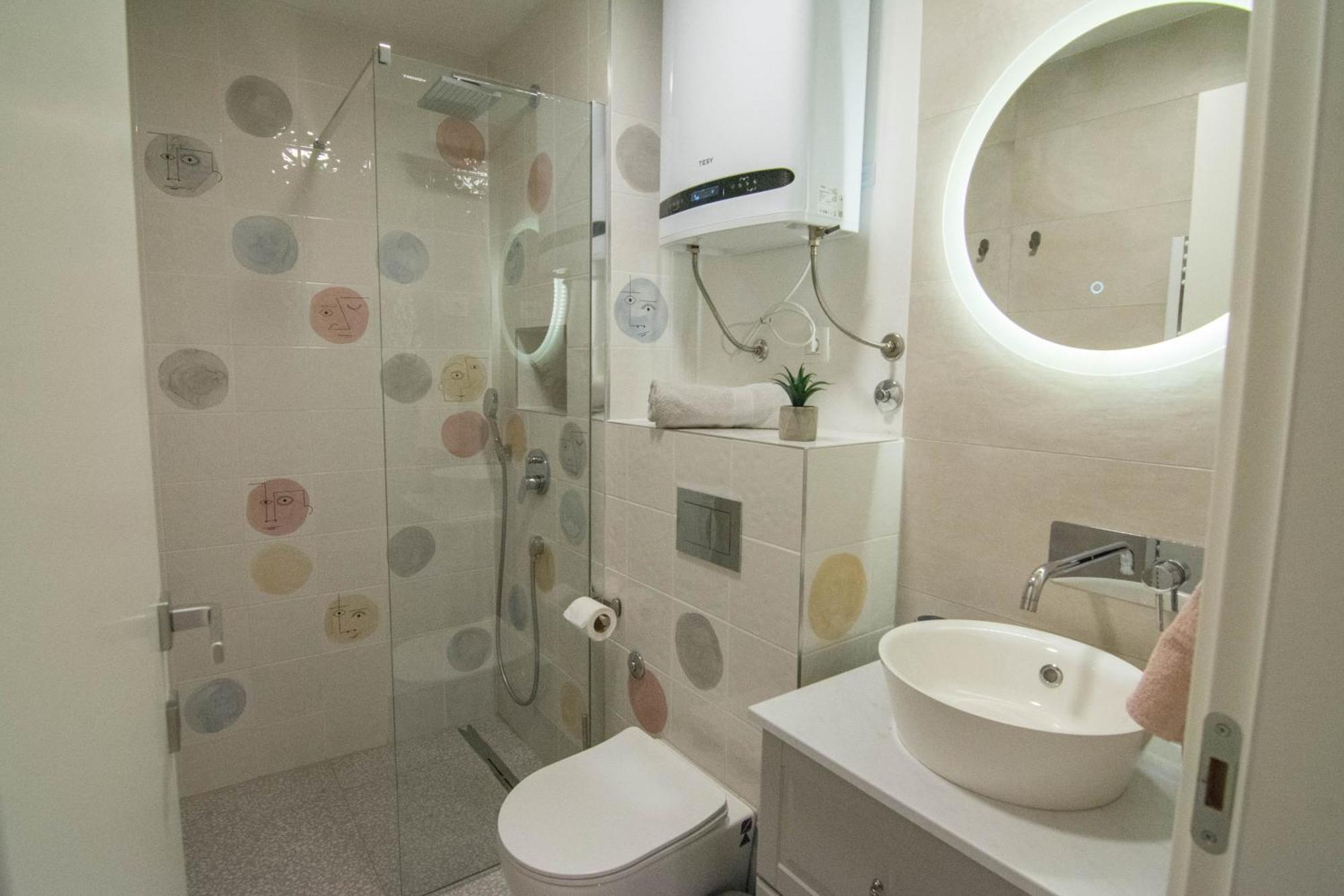 Romiru Rooms And Studio Apartment Split Bagian luar foto
