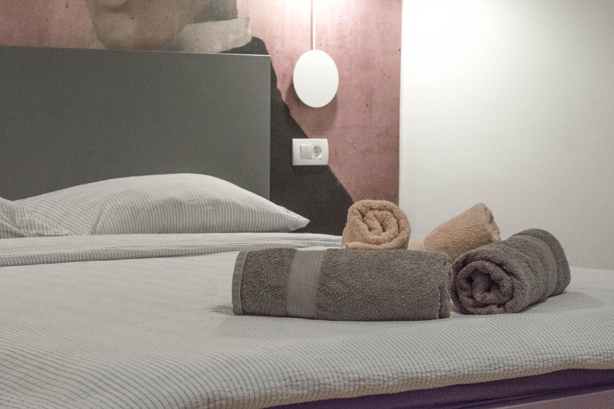 Romiru Rooms And Studio Apartment Split Bagian luar foto