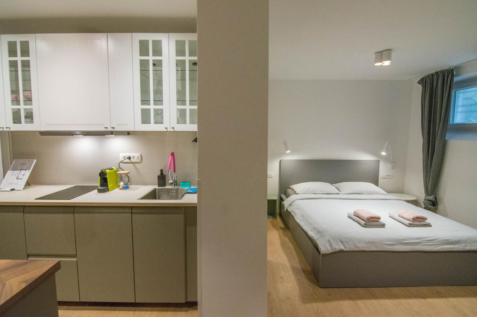 Romiru Rooms And Studio Apartment Split Bagian luar foto