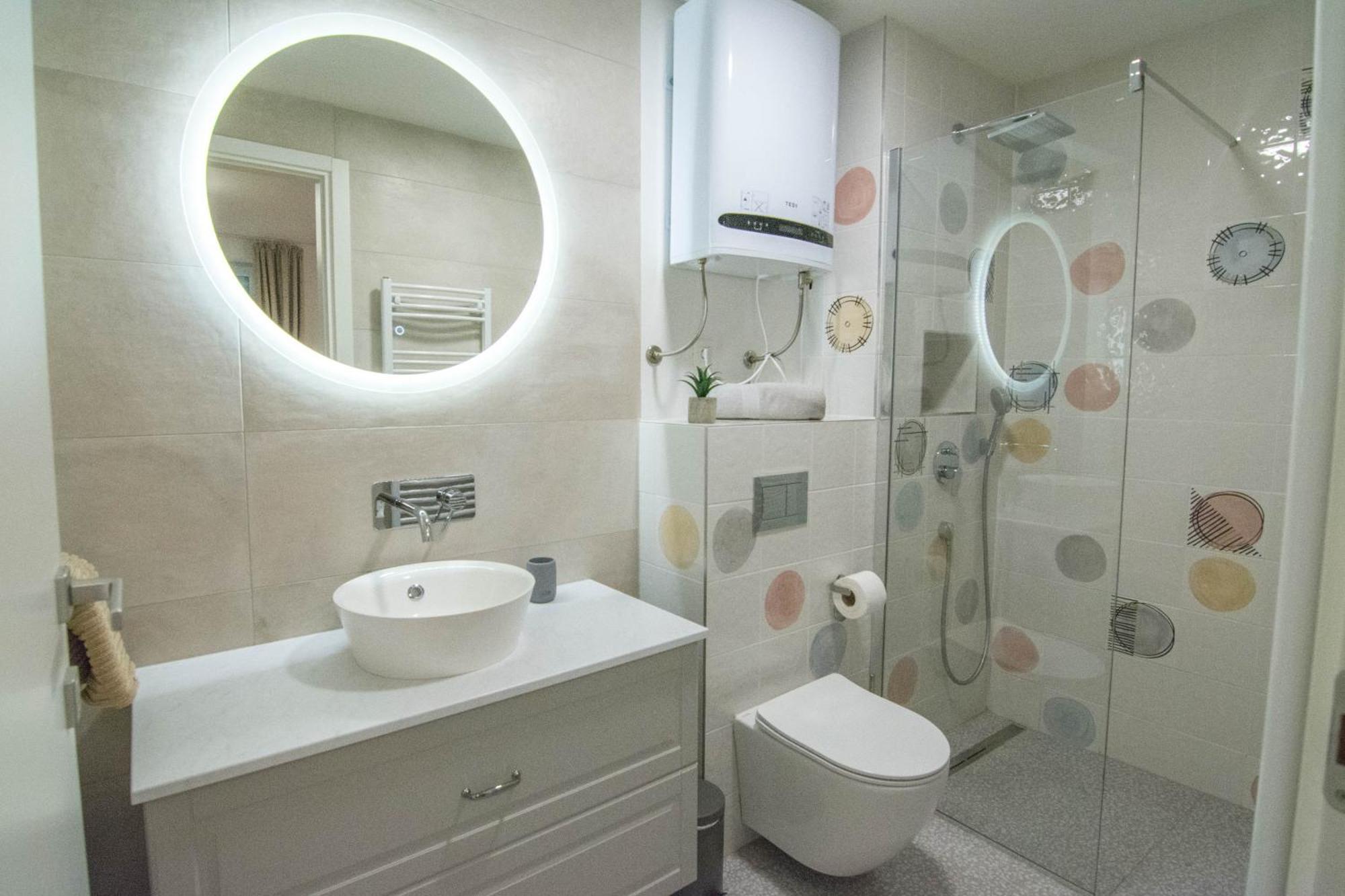 Romiru Rooms And Studio Apartment Split Bagian luar foto