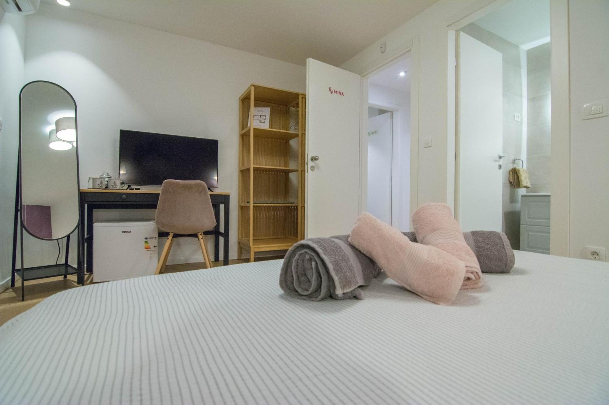Romiru Rooms And Studio Apartment Split Bagian luar foto
