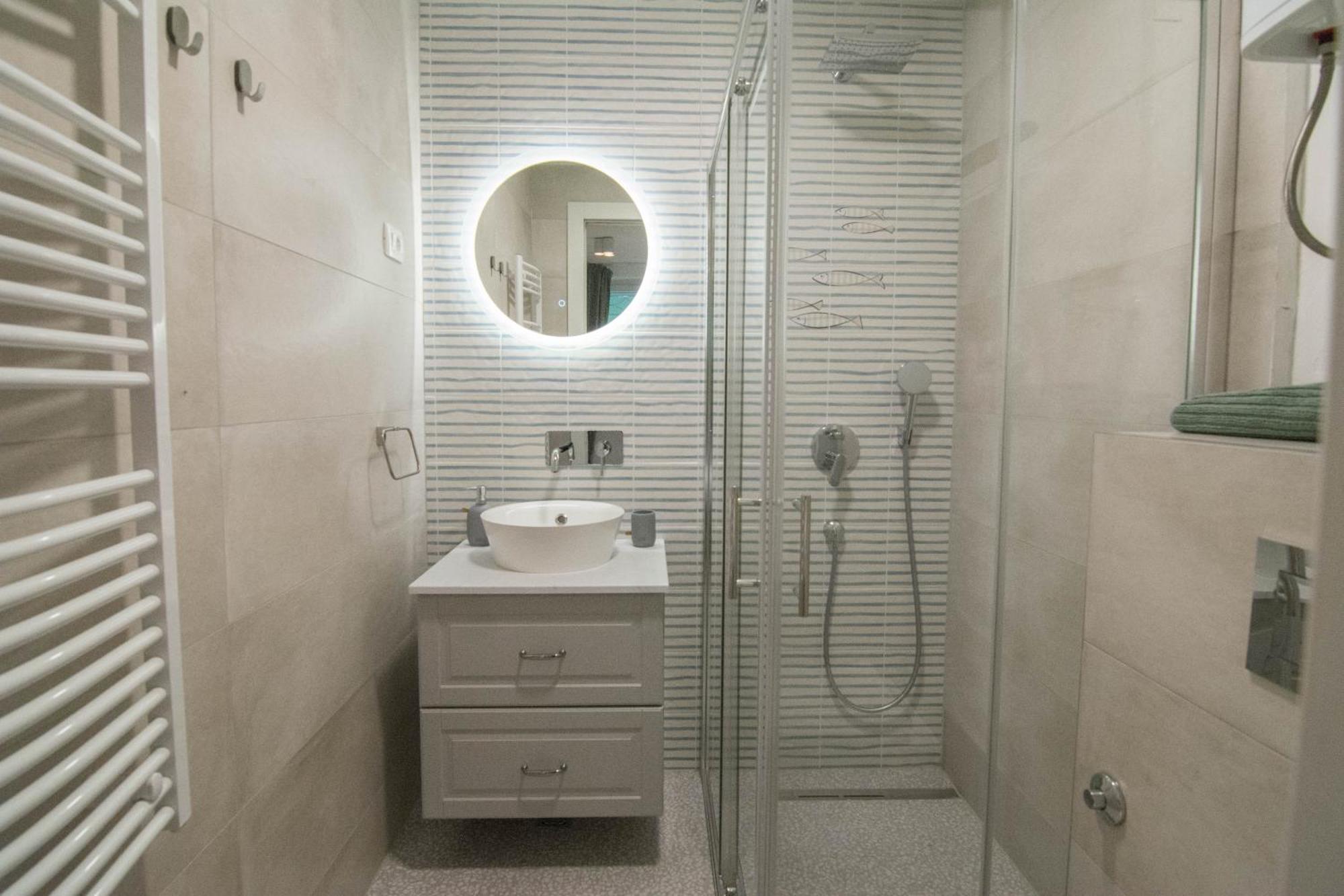 Romiru Rooms And Studio Apartment Split Bagian luar foto
