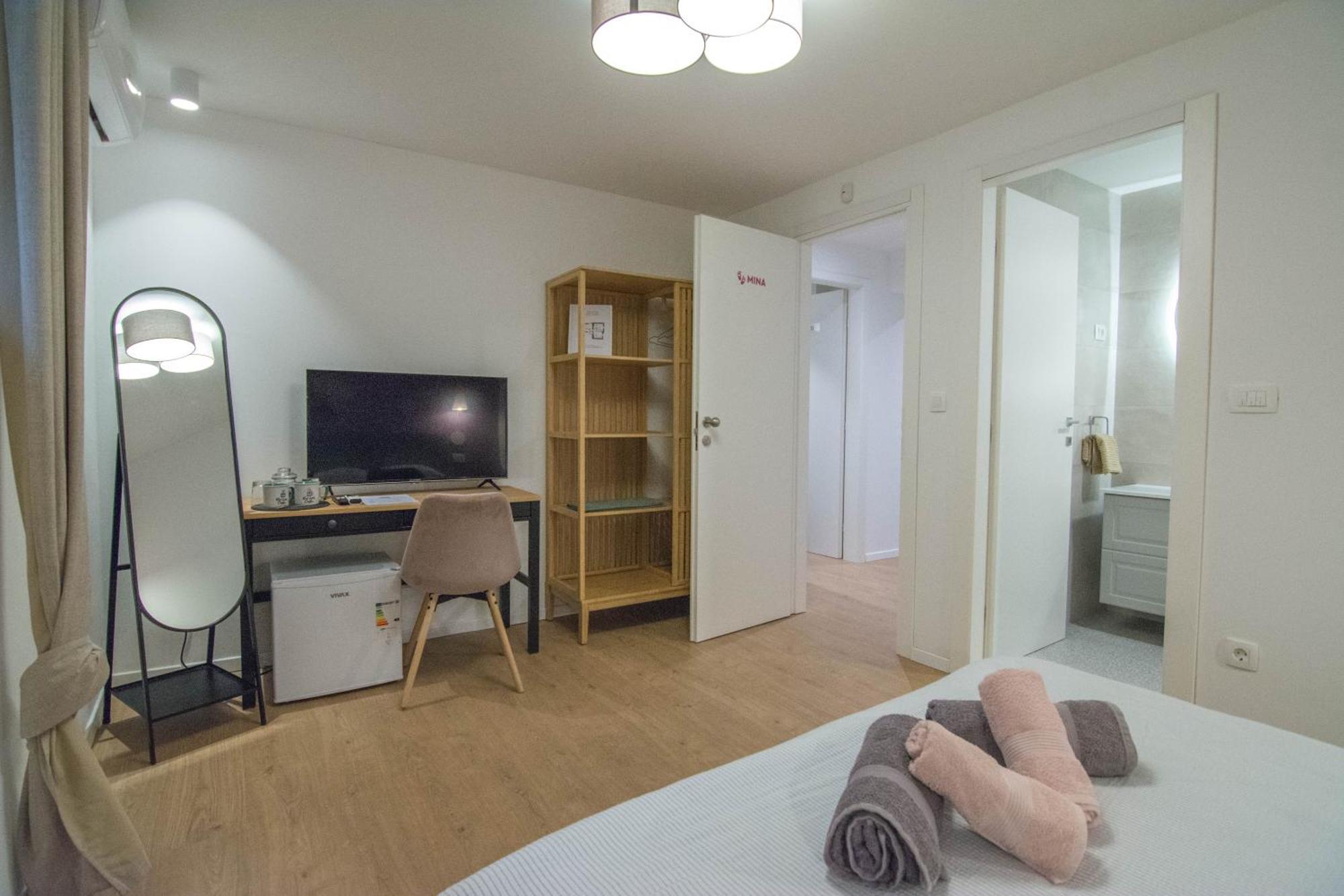 Romiru Rooms And Studio Apartment Split Bagian luar foto